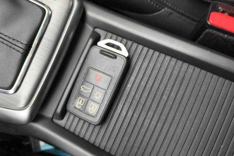 Used Volvo V40 2016 T3 Zhiyi Edition
