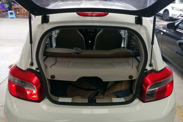 Used Venucia R30 2016 1.2L Manual Enjoyment Edition
