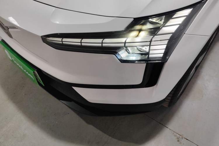 Used Volvo EX30 2025 Rear-Drive Long-Range Plus Model