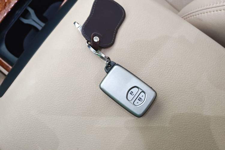 Used Toyota Land Cruiser 2015 4.0L V6 Middle East Low-Trim Version
