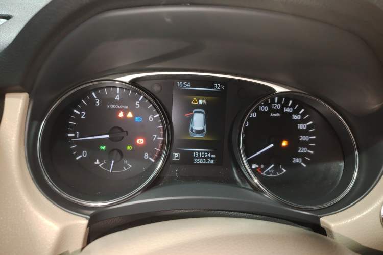 Used Nissan X-Trail 2015 2.0L CVT Comfort MAX Edition 2WD
