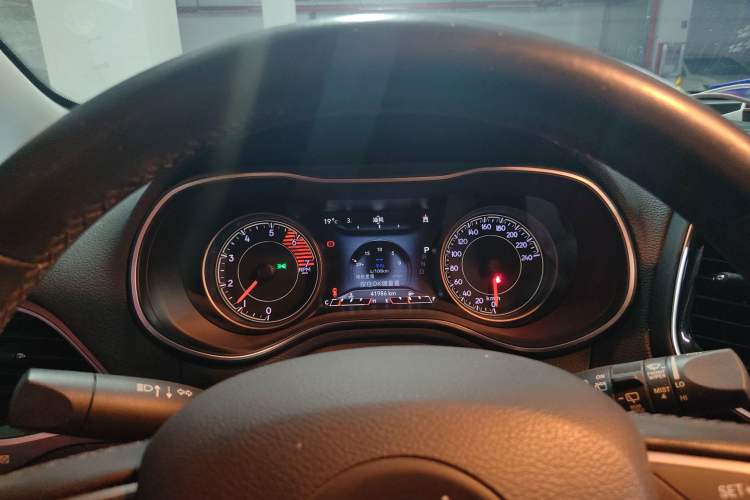 Used  Cherokee 2019 2.0T Two-Wheel Drive Yue Xiang Edition China VI Emission Standard