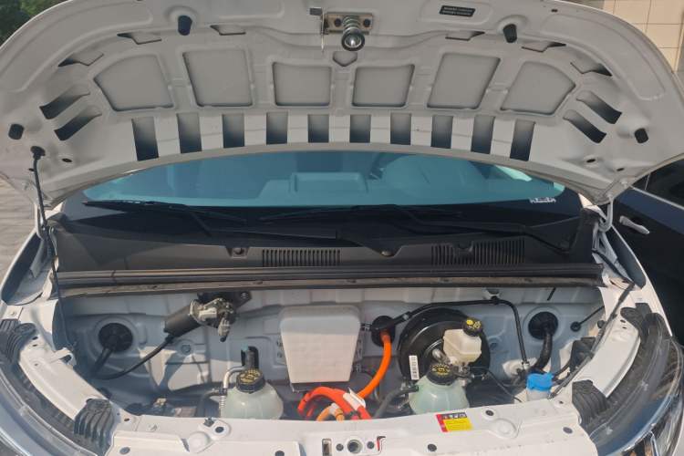 Used Wuling Yangguang 2024 300KM Comfort Version Passenger Van 75kW
