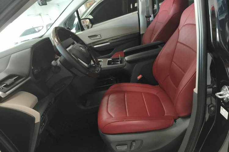 Used Toyota Sienna 2024 2.5L Hybrid Comfort Edition
