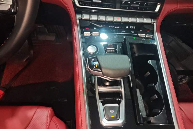 Used Changan CS85 COUPE 2019 1.5T DCT Luxury Version China VI Standard
