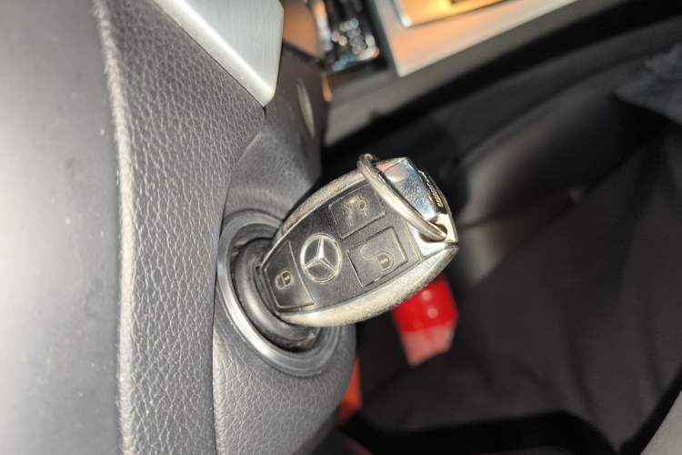 Used Mercedes-Benz C-Class 2011 C 200 Fashion Travel Edition