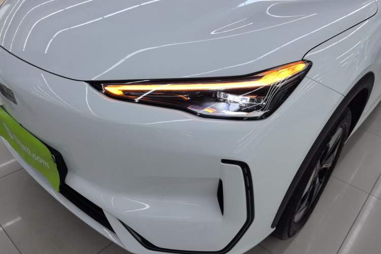 Used  E5 2024 440km Launch Edition
