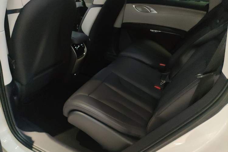 Used  LS7 2023 90 kWh Elite All-Wheel-Drive Version
