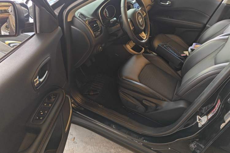 Used  Compass 2017 200T Automatic Enjoyment Version
