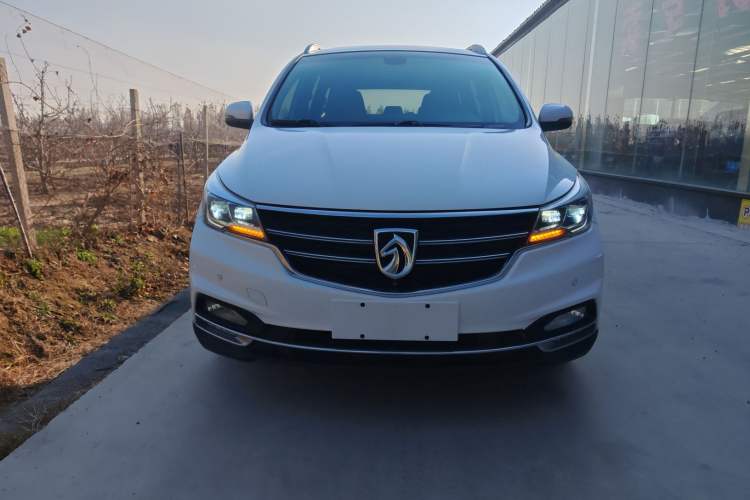 Used Baojun 730 2017 1.5T Manual Prestige Version 7 Seats