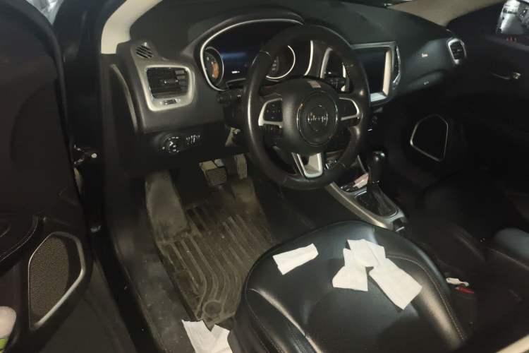 Used  Compass 2017 200T Automatic Family Edition
