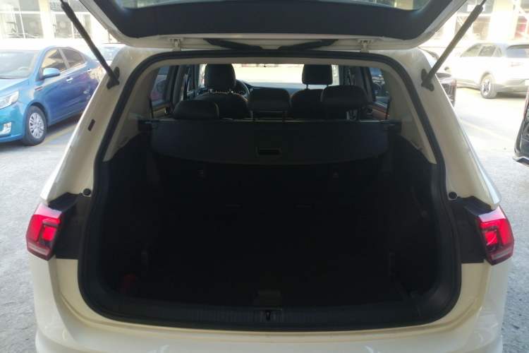 Used Volkswagen Tiguan L 2017 330TSI Automatic Two-Wheel Drive Luxury Edition
