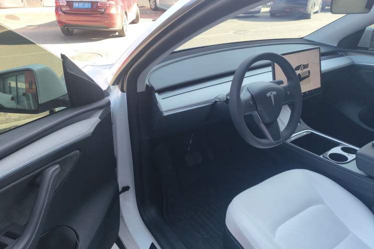 Used Tesla Model Y 2024 Rear-Wheel-Drive Version
