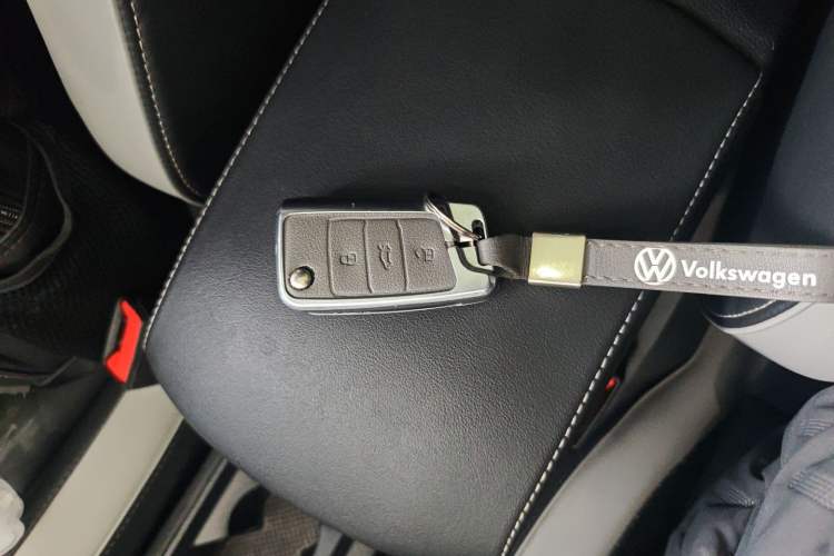 Used Volkswagen T-ROC 2023 300TSI DSG Two-Wheel-Drive Chen Guang Edition