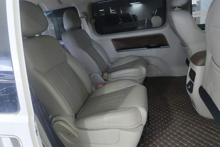 Used FORTHING Lingzhi 2017 M5L 1.6L 7-Seater Comfort Model
