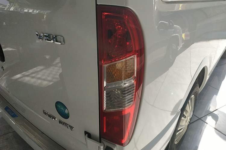 Used SAIC MAXUS Xintu V80 2023 2.0T AMT Classic Aoyuntong Short Wheelbase Ultra-Low Roof 5/6-Seater
