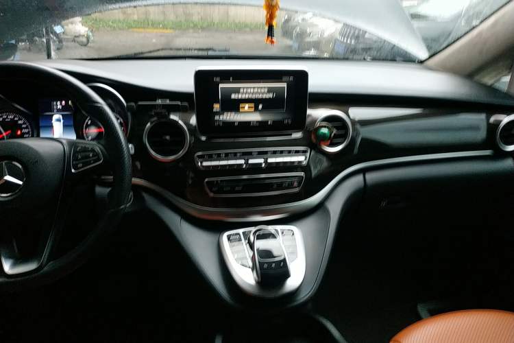 Used Mercedes-Benz V-Class 2018 V 260 Avantgarde Edition China VI