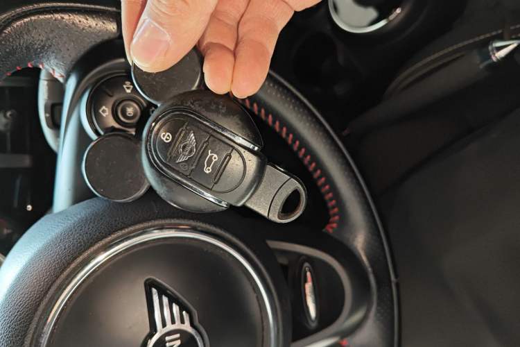 Used  MINI 2018 1.5T COOPER Racing Edition Five-Door Version
