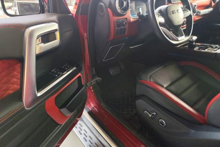 Used  BJ40 2020 2.0T Automatic Four-Wheel Drive Urban Hunter Edition Chivalrous Type