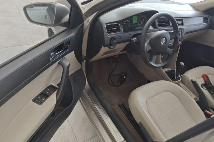 Used Skoda Rapid 2013 1.6L Manual Smart Selection Model
