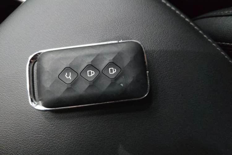 Used Wuling Asta 2022 2.0L DHT Electric-Speed Version
