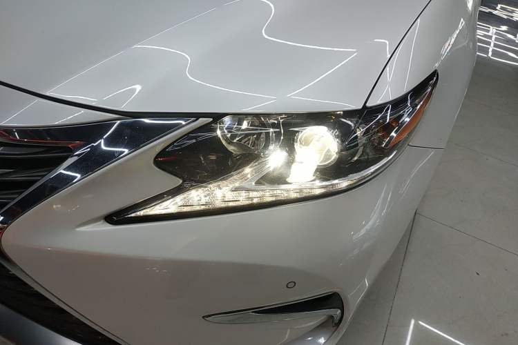 Used Lexus ES 2015 300h Comfort Edition
