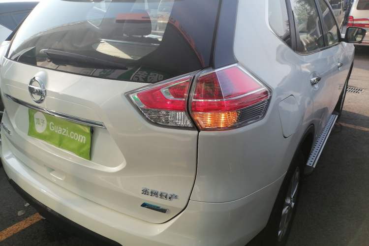 Used Nissan X-Trail 2015 2.0L CVT Comfort MAX Edition 2WD
