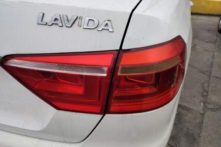 Used Volkswagen Lavida 2013 Revised Classic 1.6L Automatic Fashion Edition
