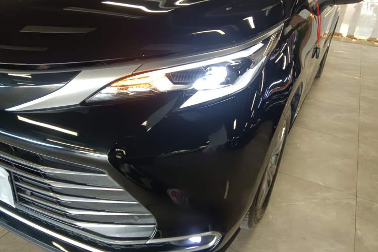 Used Toyota Sienna 2024 2.5L Hybrid Four-Wheel Drive Prestige Edition
