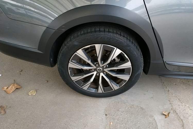 Used Volvo V90 2017 Cross Country T5 AWD Smart Range Edition
