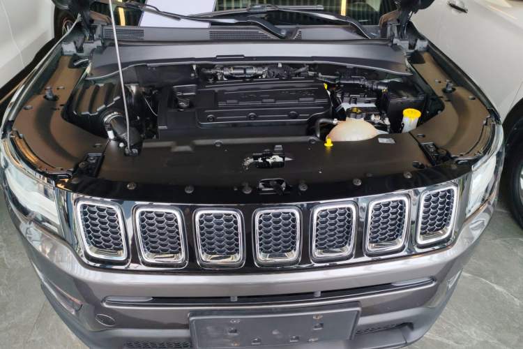 Used  Compass 2019 200T Automatic Family Edition - Connected Large Screen Version
