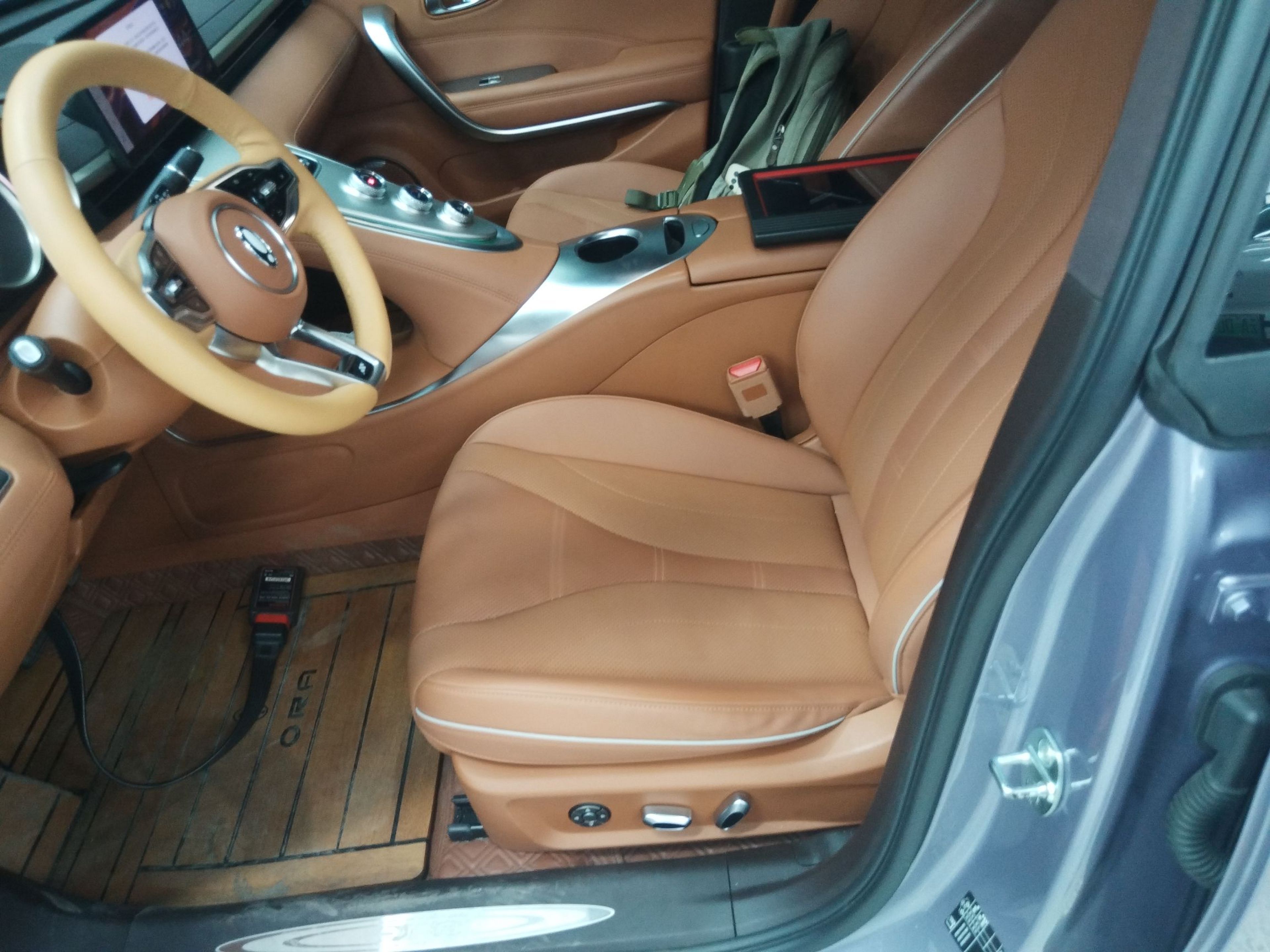 Переднее сиденье в автомобиле