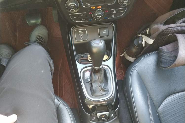 Used  Compass 2019 220T Automatic Home Enjoy Cool Edition
