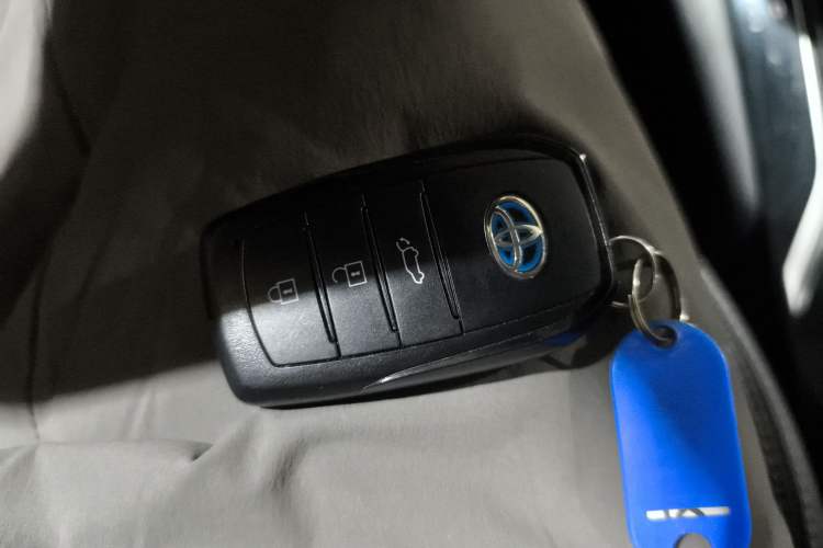 Used Toyota FRONTLANDER 2023 2.0L Smart Electric Hybrid Dual-Engine Deluxe Version
