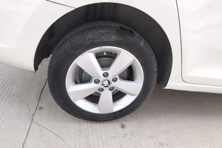 Used Skoda Rapid 2015 1.6L Manual Smart Selection Model
