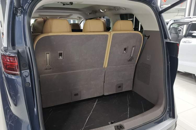 Used Denza D9 2022 DM-i 970 Four-Wheel Drive Flagship Model
