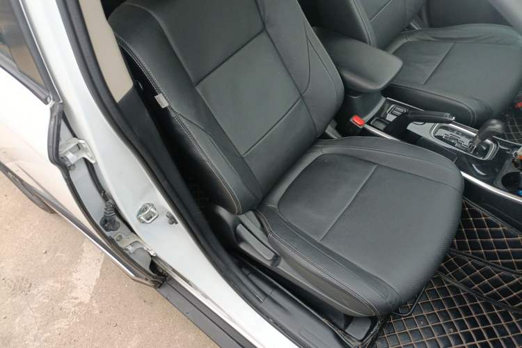 Used Mitsubishi Outlander 2018 2.0L Two-Wheel Drive Glory Edition 5 Seats
