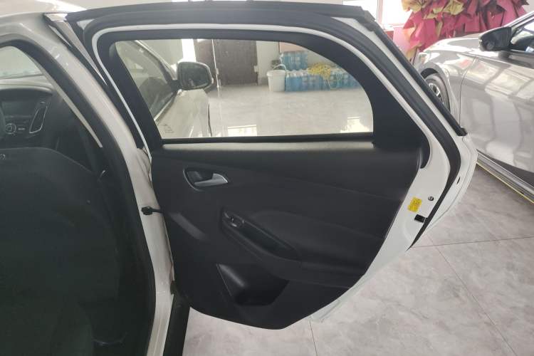 Used Ford Focus 2018 Hatchback Classic 1.6L Automatic Comfort Plus SmartDrive Edition
