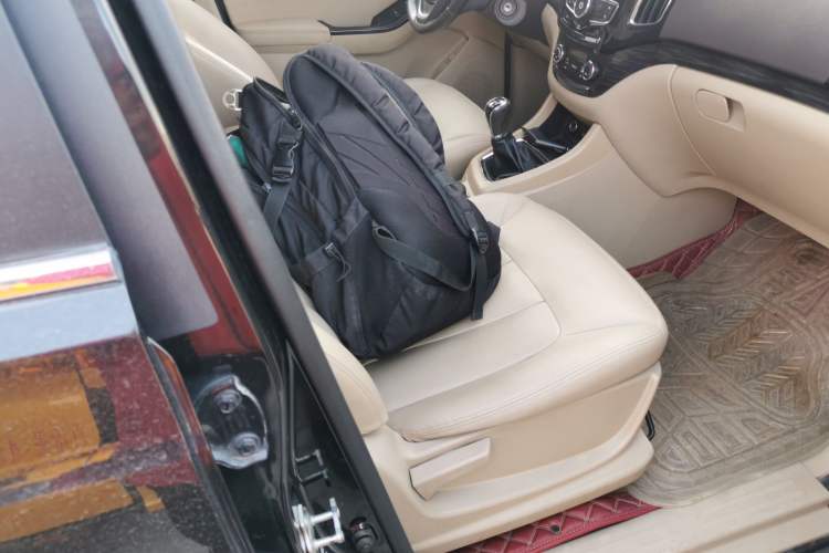 Used Baojun 730 2014 1.5L Manual Luxury Navigation ESP Version 7 Seats
