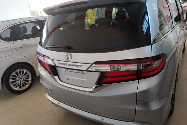 Used Honda Odyssey 2015 2.4L Supreme Edition
