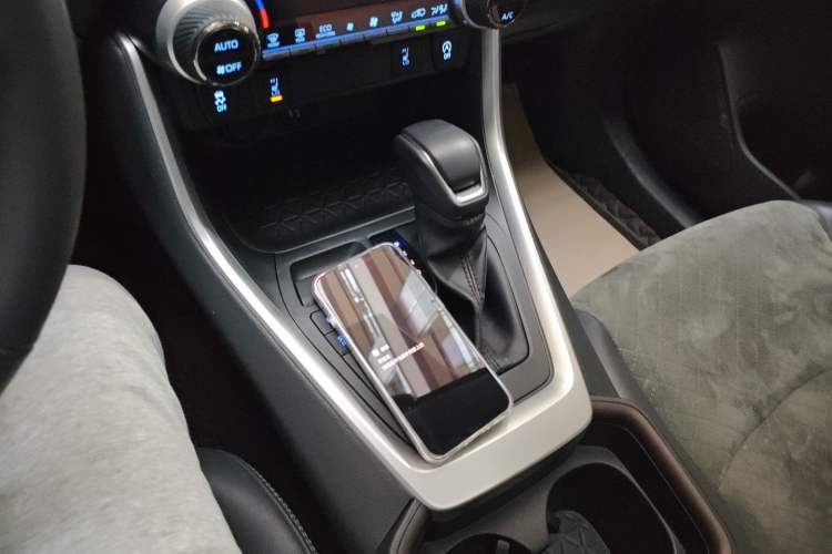 Used Toyota RAV4 2022 2.0L CVT 4x4 Style Plus Edition
