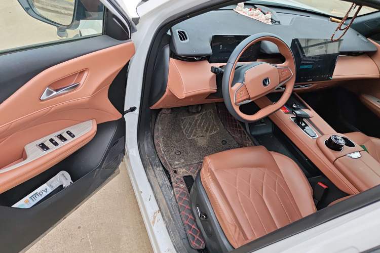 Used Changan UNI-Z New Energy 2024 Blue Whale Smart Electric iDD 125km Beyond Edition
