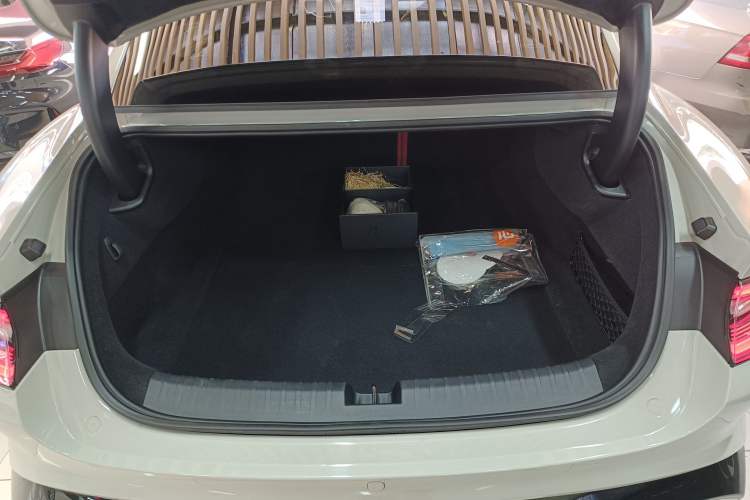 Used  SU7 2024 Rear-Drive Ultra-Long Range Advanced Pro-Level Intelligent Driving Version