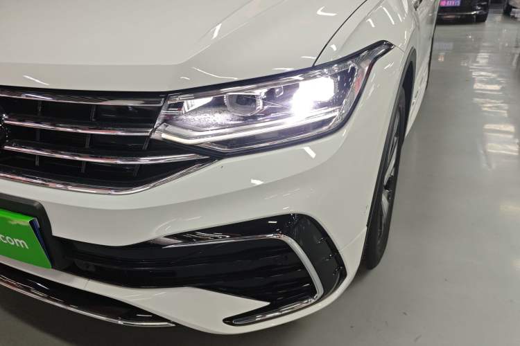 Used Volkswagen Tiguan L 2023 Facelifted 380TSI Automatic All-Wheel Drive R-Line Plus Version 7-Seater