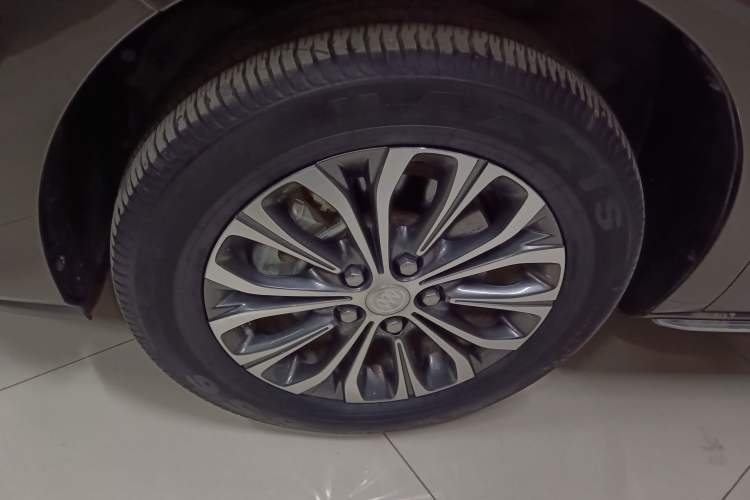 Used Buick GL8 2023 Land Executive Class Comfort Model