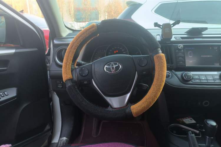 Used Toyota RAV4 2016 2.0L CVT Two-Wheel Drive Comfort Edition China V Standard