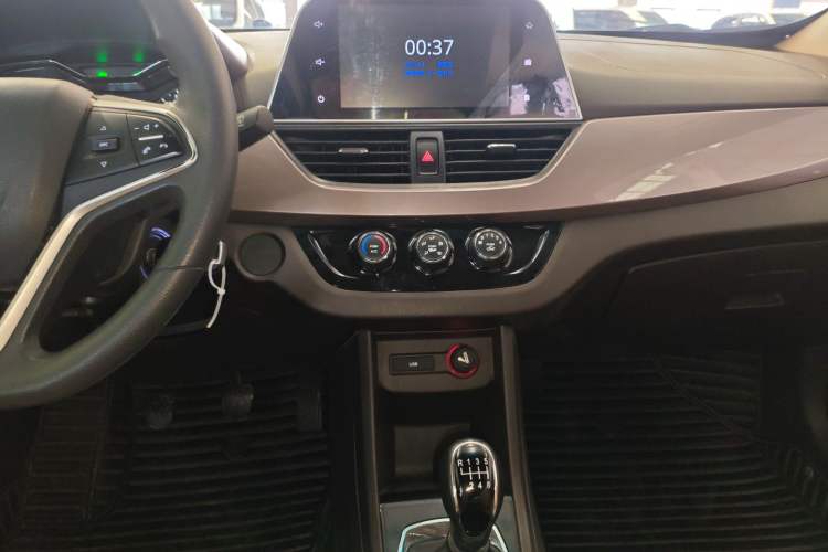 Used Baojun 310W 2017 1.5L Manual Fashion Model China V
