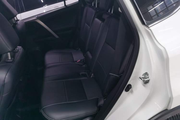 Used Toyota RAV4 2016 2.0L CVT Two-Wheel Drive Comfort Edition China V Standard