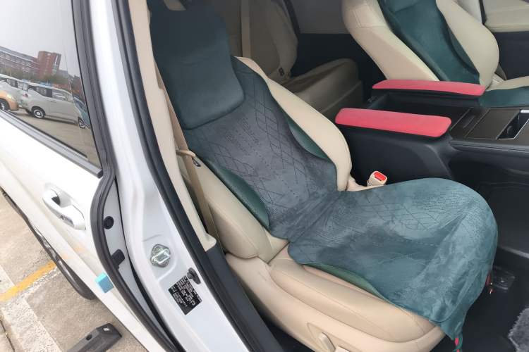 Used Toyota Sienna 2023 2.5L Hybrid Luxury Edition