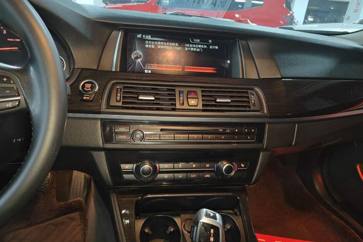 Used BMW 5 Series 2014 525Li Luxury Design Package
